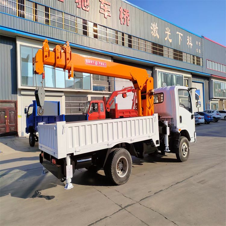 苏家屯区三轮随车吊定制 农用改装机自备吊中瑞长期出售